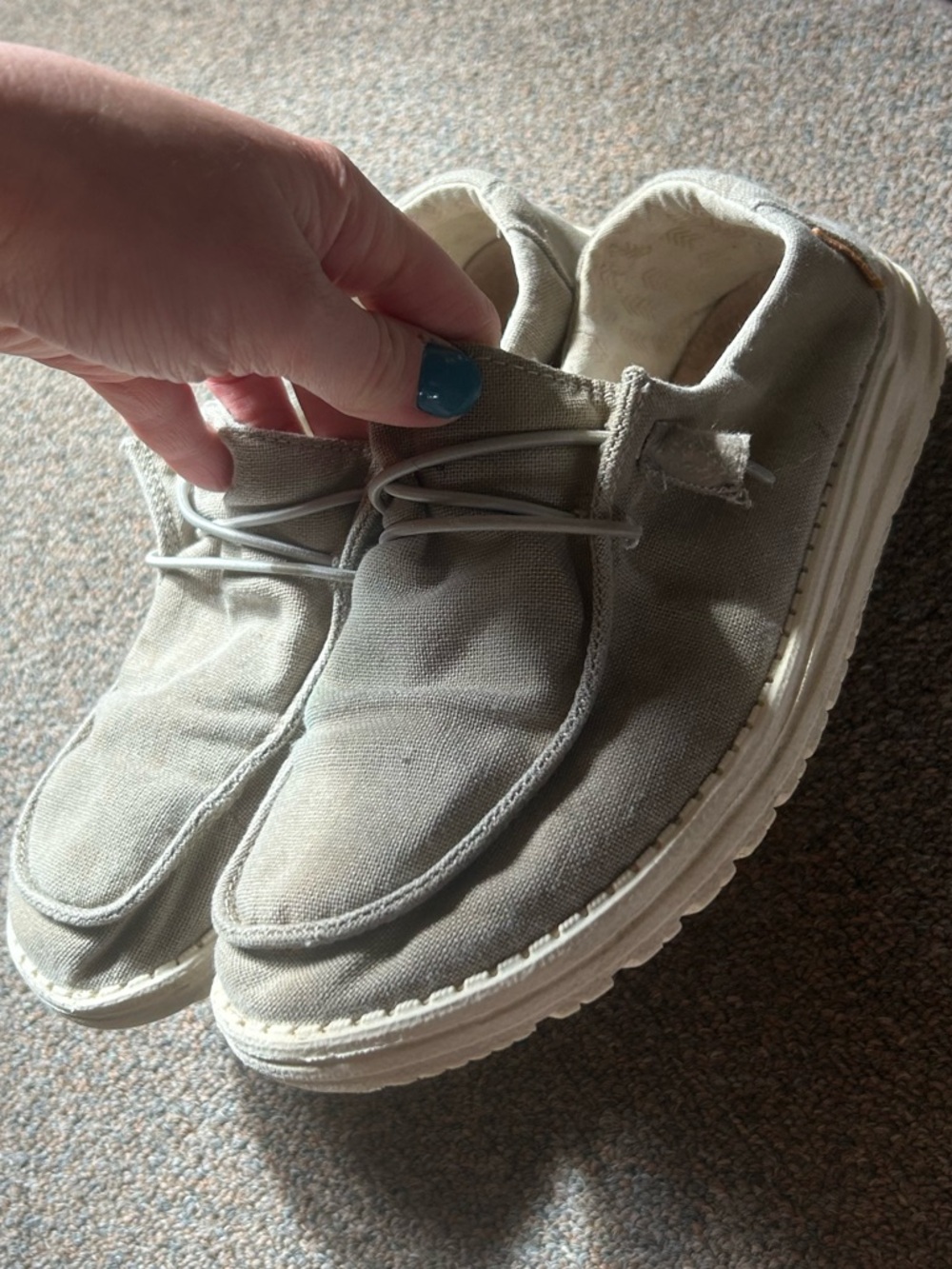 Hey dudes size 8